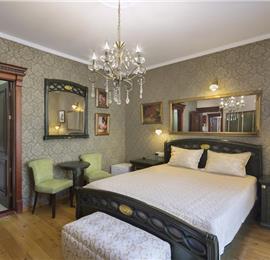 5 bedroom bayside villa with pool near Kotor, sleeps 12